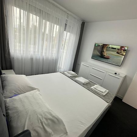 Apartament Ultra Central 3 Apartman Vajdahunyad Kültér fotó